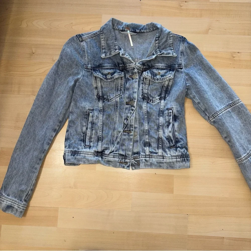 FREE PEOPLE Revolve Rumors Denim Jacket in Light Indigo Size Small Boho Festival - Picture 3 of 11